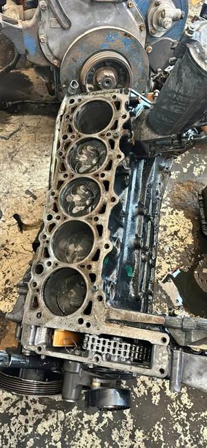 Mercedes 662 Ssang Yong 5 Cylinder Sub Assembly engine.