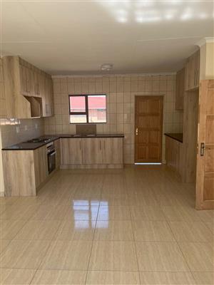 Family house to rent in Kabelo Gaderns