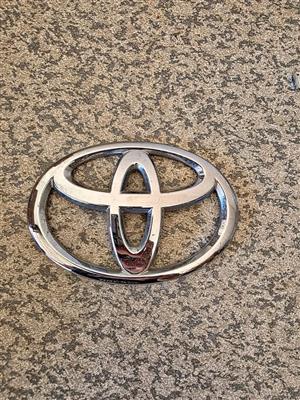 Genuine Toyota Hilux D-4D Front Grille Badge / Emblem 