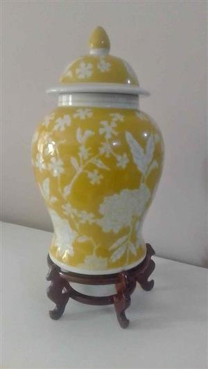 ABSOLUTELY  GORGEOUS  GINGER JAR 