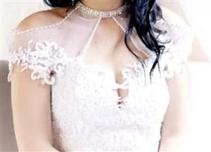 Im selling my wedding dress only worn once size 34 to 36, needs dry clean