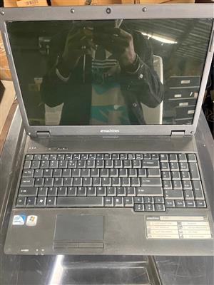 Used Laptop eMachines E527