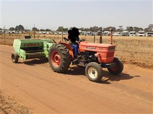 Fiat 640 Tractor + Baler