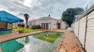 Dual-Income Property with Endless Possibilities Ideal for Families, Investors, or Business Use!