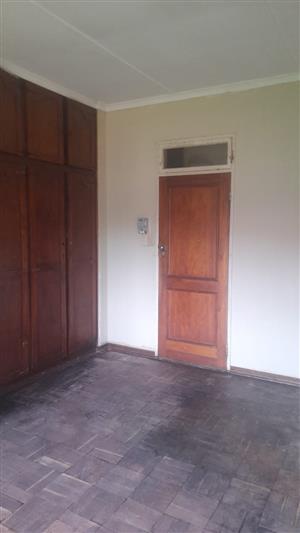 Big bedroom to rent in Savoy Estate