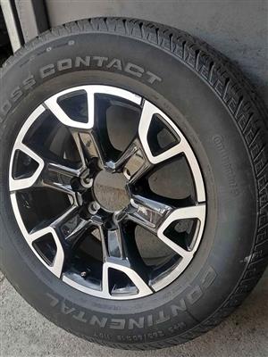 Toyota Hilux Legend 50 Mag Rim ( WITH USED TYRE)
