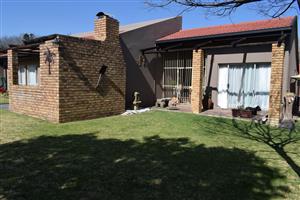 Super neat family home in prime area. close to Sasolburg Boulevard.