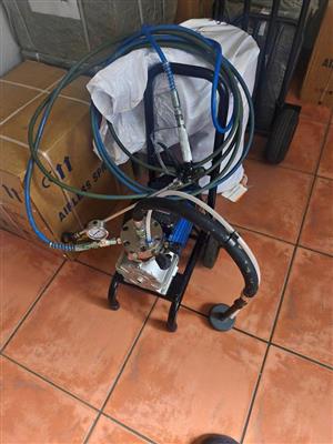 Airless paint sprayer machine