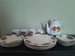 Vintage Royal China "English Rose" tea and dinner set