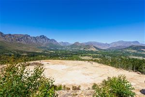 Elevate Your Lifestyle with the opportunity to create your dream home in the Franschhoek Valley