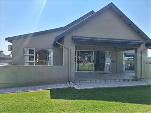 The ultimate family home in Vaal Marina.