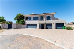 Experience Coastal Luxury Like Never Before: 5-Bedroom Home with Unmatched Lagoon Views