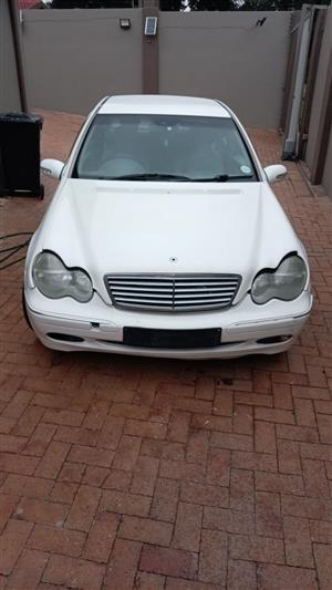 MercedeZ Benz diesel automatic w203 automatic vehicle