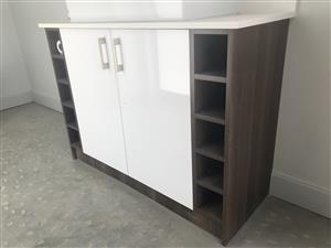 Caesar stone top and bathroom cabinet for SALE!