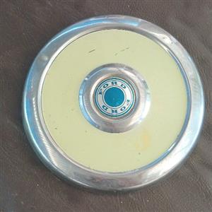 Escort, hub cap