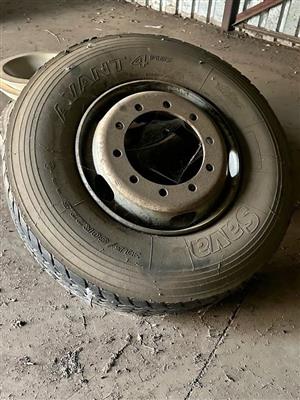 Truck rim for sale, R500