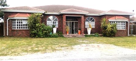 House For Sale in Zeekoevlei