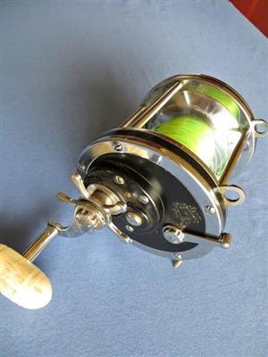 Penn Senator 9/0 fishing reel (white handle)