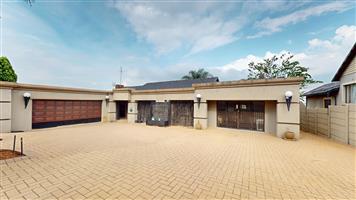 Charming Family Home in Secure Boomed-Off Area of Dawnview