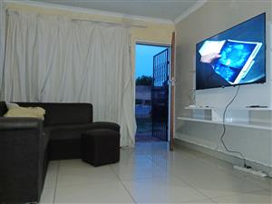 2 Bedroom House for Sale in Rosslyn Gardens