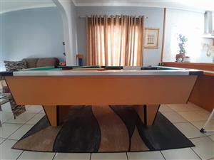 Vages Pool Table & Accessories