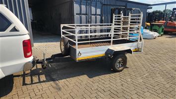 Nice strong 750kg cattle or luggage trailer with ramp, spare wheel cattle sides 