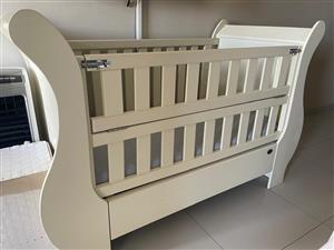 Dream Furniture Baby Cot sleigh with 3 drawer and changing dock