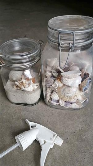  2 × glass fliptop jars