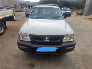 2006 Mitsibushi Colt 2.0 L200 with dropside.