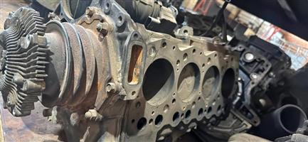 Nissan td25 2.5 diesel Sub Assembly Block with pistons and crank and oil pump.