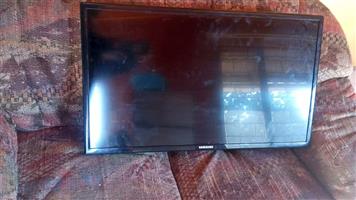32" Samsung HD LED TV, 2x HDMI, 1x USB, RF/Antenna, AV in. Still in very good condition.