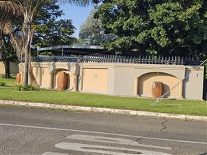 Elegant 4-Bedroom Family Home with cottage