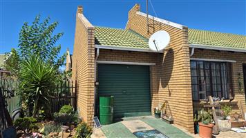 Looking for a first time buyer. Model park townhouse