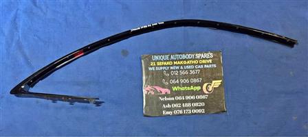 Jaguar F-Type Right Roof Door Glass Upper Trim