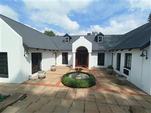 675m² Freestanding Office Building For Sale in Die Hoewes, Centurion