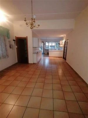 4 bedroom with 2 bathroom house to let in nothingham road Kensington jhb