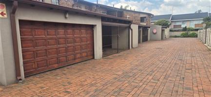 Townhouse For Sale in Brackenhurst