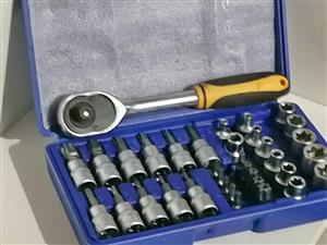 Tools,, 34 piece with 3/8 ratchet male and female bit socket set