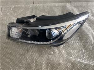 2019 KIA GRAND SEDONA LED HEADLIGHT LEFT SIDE FOR SALE. IN PRISTINE CONDITION