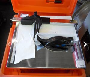 Electric tile cutter