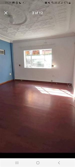 2 bedroom apartment to Let in Cyrildene Johannesburg