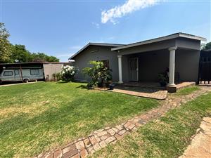 A charming well maintained home set in a quiet street!