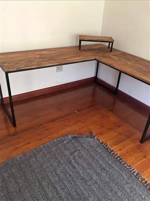 L - Desks
