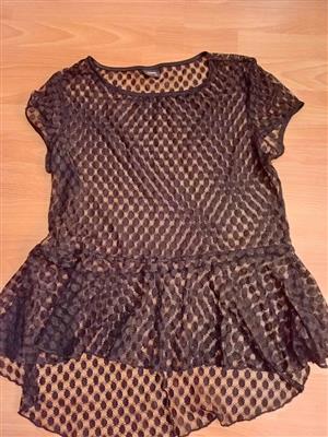 Blouse top shirt black size 16/xl/40 sheer mesh patterned short-sleeve peplum top with an asymmetric