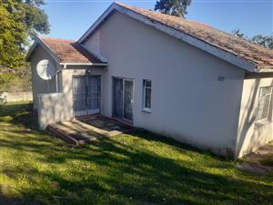 A 3-BEDROOM HOME + SEPARATE FLAT ….. ENTIRE PROPERTY TO RENT!