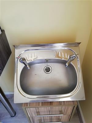 STAINLESS STEEL BASIN WITH COBRA TAPS