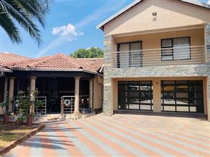 The perfect blend of comfort situated in Dalpark, 5 bedrooms, 5 bathrooms for sale