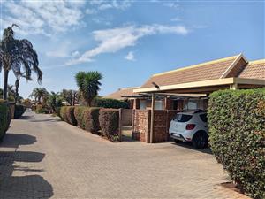 Townhouse For Sale in Rooihuiskraal North