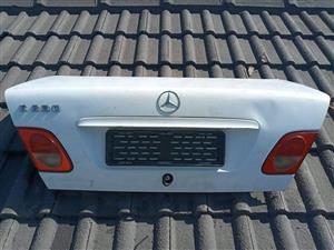 Mercedes benz E230 W210 Bootlid
