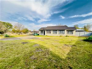 Modern Family Home in a Secure Enclosure – Sharon Park Ext 1 – Spacious Stand with Future Potential